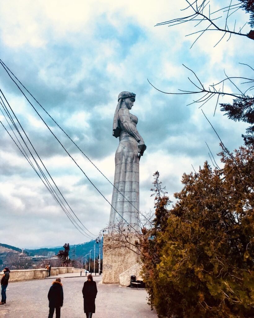 تمثال أم الجورجيين
