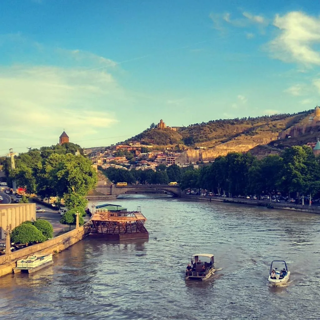 جسر السلام تبليسي جورجيا