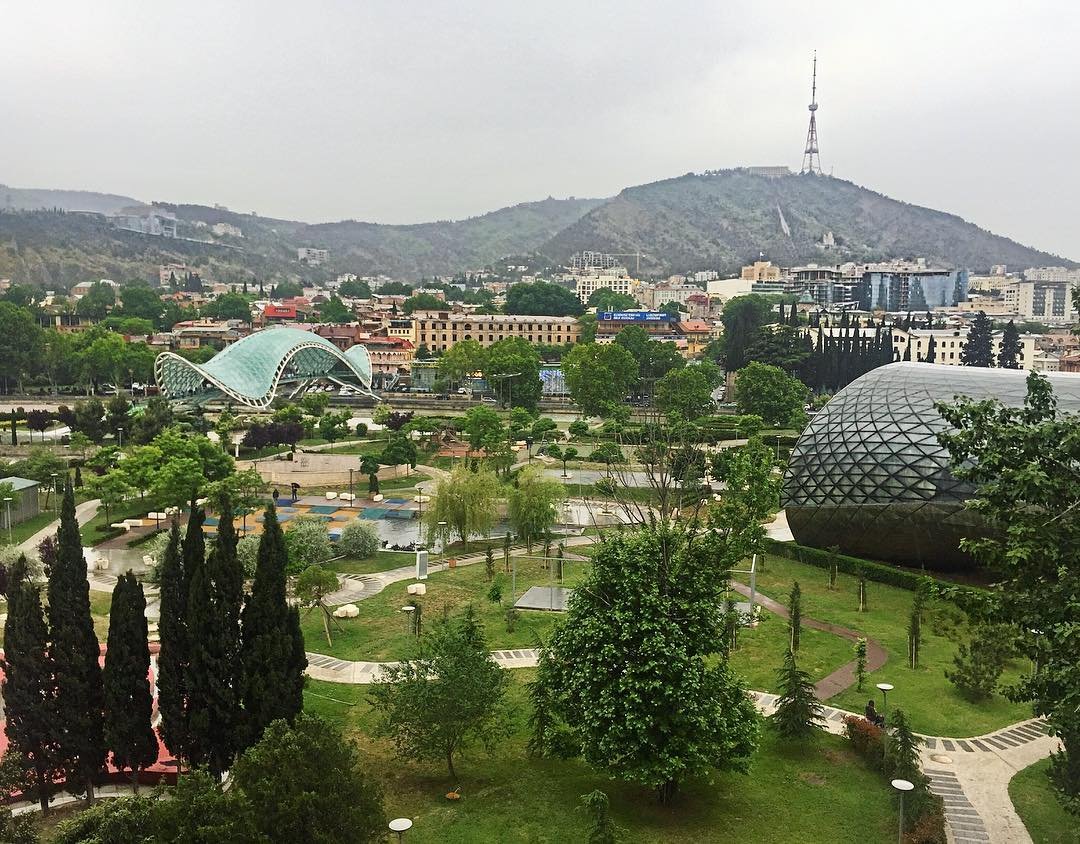 جسر السلام تبليسي جورجيا